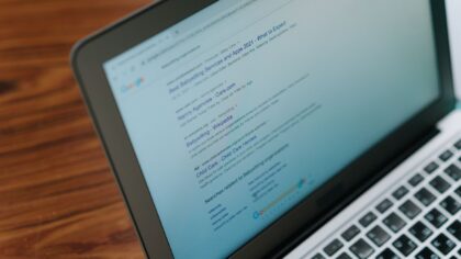 Bien utiliser l’IA dans les moteurs de recherche : guide pratique pour trouver des réponses fiables