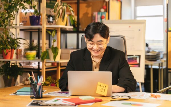 Comment utiliser l’IA au travail sans perdre le contrôle : méthodes simples et bonnes pratiques
