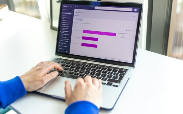 Prompt engineering pour tous : comment formuler de meilleures demandes à une IA de texte