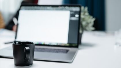 Sécurité numérique au travail à domicile : 7 réflexes simples pour protéger ses données