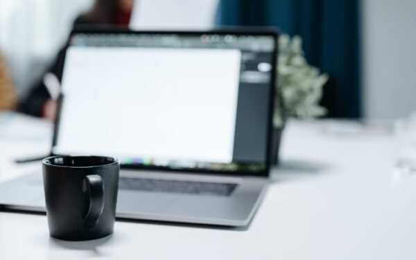 Sécurité numérique au travail à domicile : 7 réflexes simples pour protéger ses données
