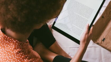 Applications de lecture sur smartphone : transformer son téléphone en vraie bibliothèque de poche