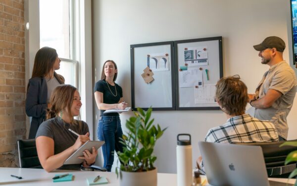 Applications de tableau blanc en ligne : transformer une simple réunion en vrai atelier visuel