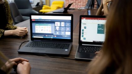 Applications de visioconférence pour petites équipes hybrides : choisir les bons outils sans complexifier son travail