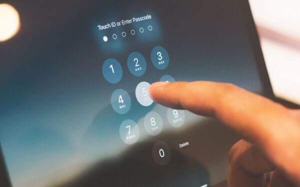 Codes de sécurité à usage unique : bien utiliser ces SMS et applications qui verrouillent vos comptes