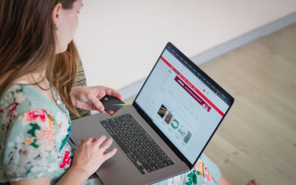 Créer et organiser un compte client sur un site d’achat en ligne sans se tromper