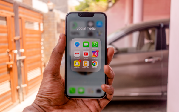 Flux RSS modernes sur iPhone : suivre l’info sans devenir accro aux réseaux