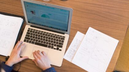 IA au travail : s’en servir pour mieux décider, pas pour obéir aux algorithmes