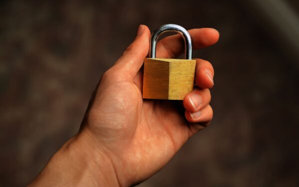 IA et cybersécurité personnelle : 5 usages concrets pour mieux protéger vos comptes