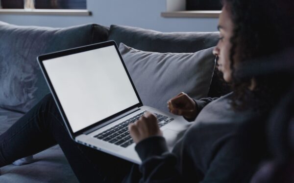 IA et décisions du quotidien : comment se servir d’un chatbot sans lui déléguer sa vie