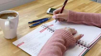 IA et originalité du contenu : comment s’en servir sans perdre sa voix ni risquer le plagiat