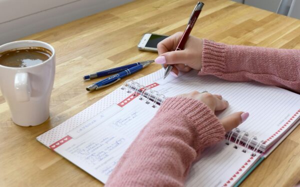 IA et originalité du contenu : comment s’en servir sans perdre sa voix ni risquer le plagiat