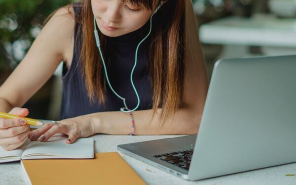 IA pour apprendre plus vite sans bâcler la compréhension