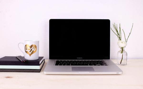 Minimalisme digital au quotidien : une méthode simple pour alléger vos outils sans repartir de zéro