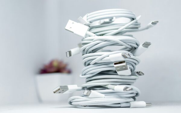 Recharge rapide sur smartphone expliquée : avantages, limites et bons réflexes au quotidien