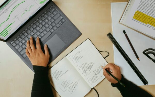 Routine hebdomadaire simple pour étudiants : un système numérique pour avancer sans se surcharger