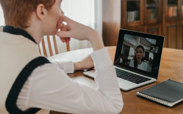 Simplifier ses réunions en ligne avec un ordre du jour partagé et vivant