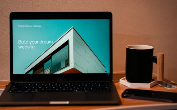 Tirer le meilleur de Canva sans être graphiste : usages concrets, limites et bons réflexes