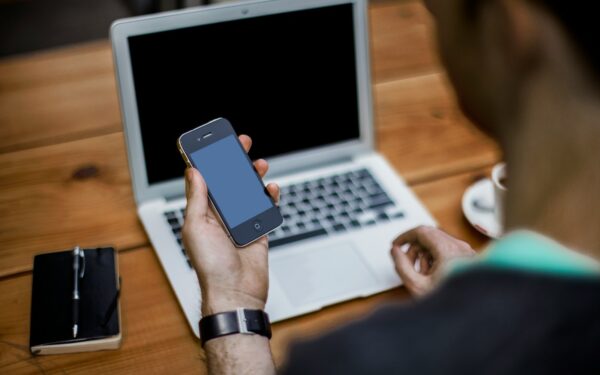Usurpation d’identité en ligne : repérer les signaux faibles et réagir sans perdre pied